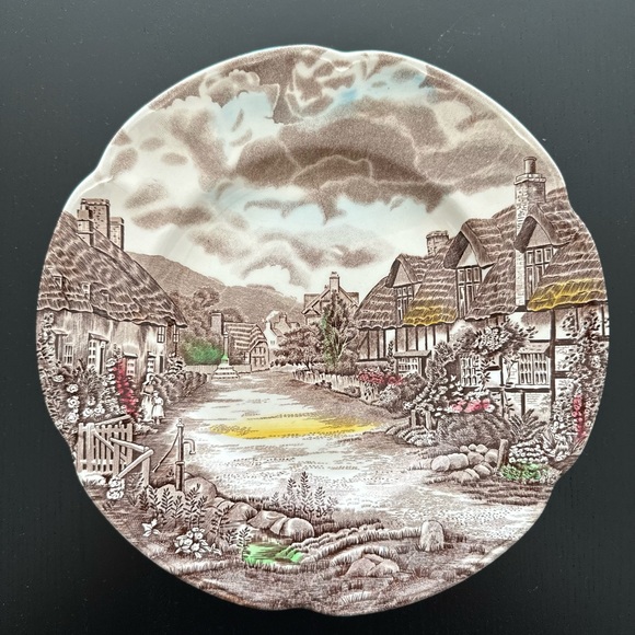 Set of 4 Johnson Bros Ceramic 10” Vintage Plates - Picture 7 of 7